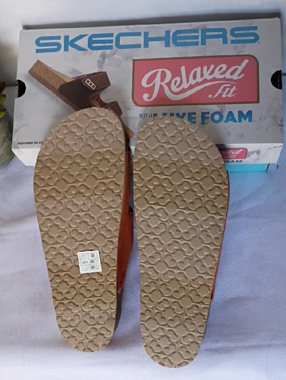 Skechers Women's Luxe Foam Coral  Suede Double-Strap Slide Sandals Size 10 - Picture 4 of 5